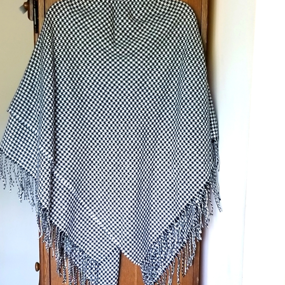 Houndstooth Fringe Poncho - Picture 2 of 5